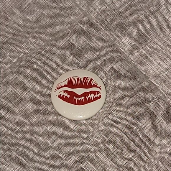 1 inch Original 80s Lipstick Lips Kiss Round Button Badge Pinback Pin - Picture 5 of 8
